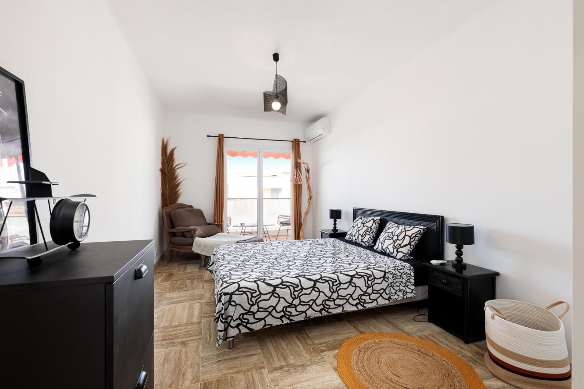 Spacieux Appartement De 114 M2 A 5 Min Des Plages - Proximite Tous Commerces Et Transports Antibes Luaran gambar